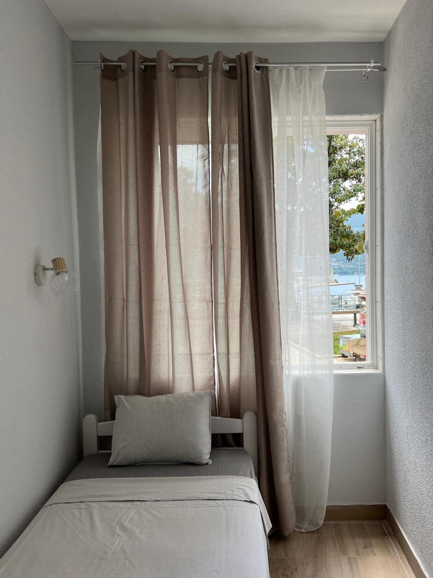 Apartments Astoria Hn Herceg Novi Exterior photo